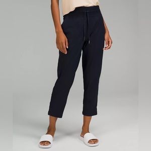 Lululemon dance studio mid-rise cropped pant size 6 in navy